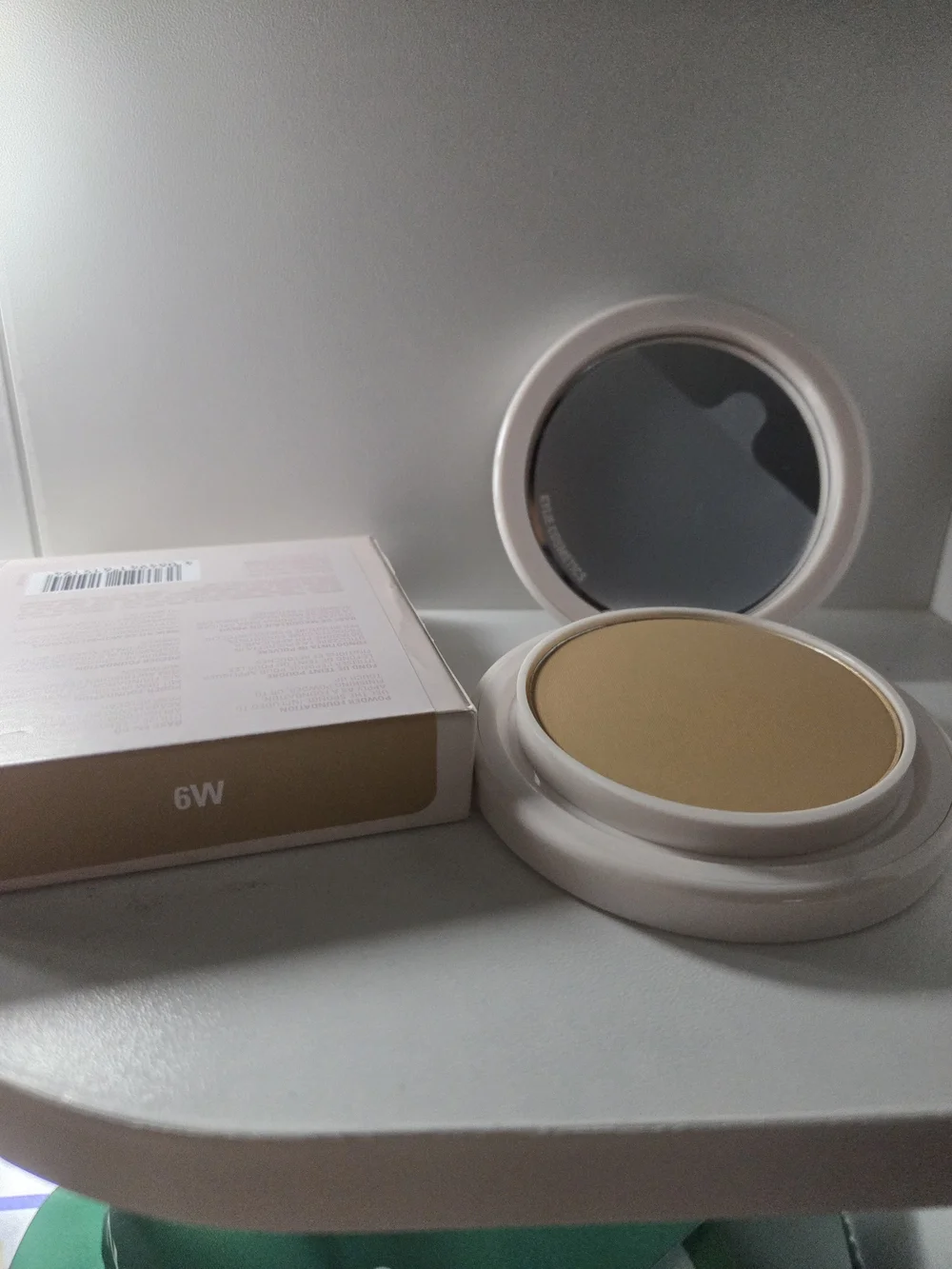 Kylie Cosmetics Pressed Powder Foundation Compact - Beige